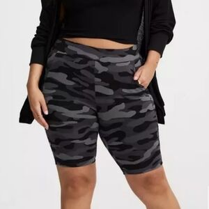 Torrid 9-in Camo Print Biker Shorts W/ Pockets